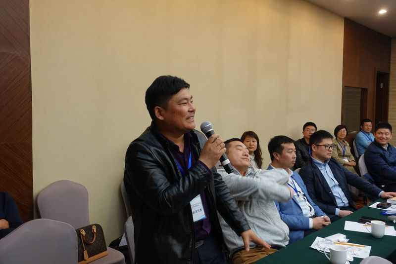 张总接受赞誉.jpg